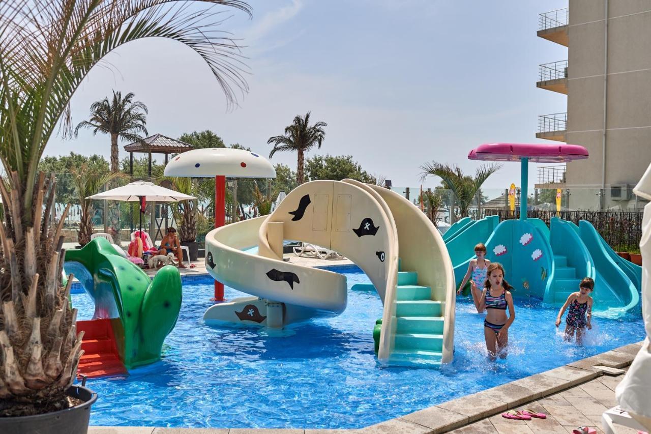 Ace Aparthotel Pool & Spa Mamaia Nord Нэводари Экстерьер фото